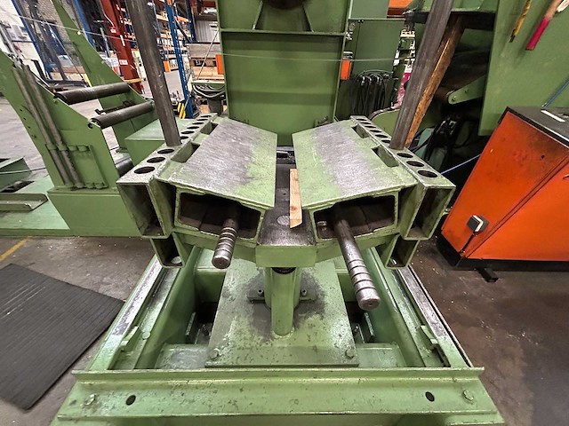 Zelezarna ravne - 1990 - vps 250-600-1200 - hydraulische pers - afbeelding 61 van  78