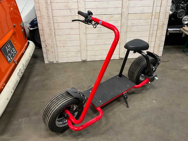 Zelf balancing elektrisch moon scooter - afbeelding 1 van  8