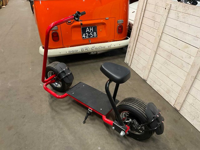 Zelf balancing elektrisch moon scooter - afbeelding 3 van  8