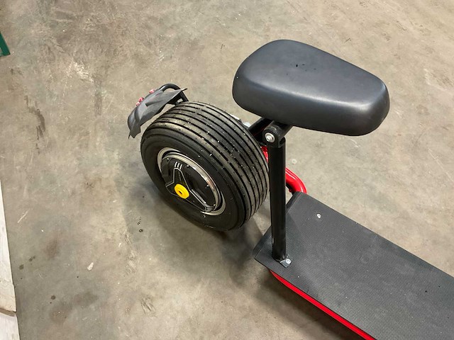 Zelf balancing elektrisch moon scooter - afbeelding 5 van  8