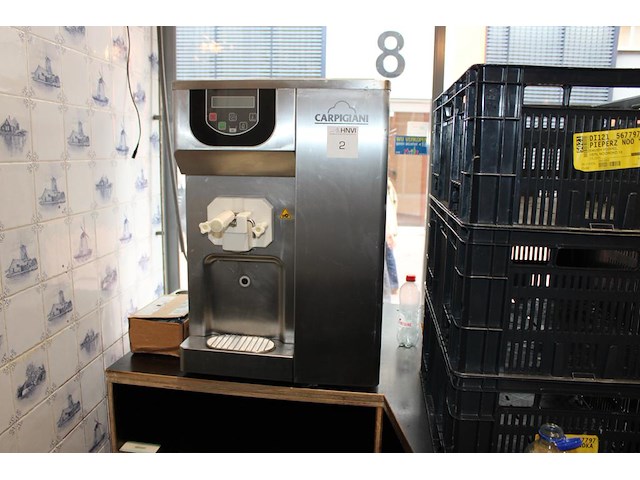 Zelf pasteuriserende 1-kraans softijsmachine carpigiani 191 steel sp p. vermoedelijk bouwjaar 2009. - afbeelding 1 van  3