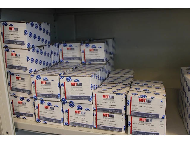 Zelfborende- en houtschroeven metain in diverse maten en uitvoeringen, ruim 60 doosjes. - afbeelding 3 van  3