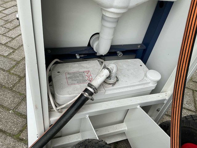 Zelfbouw toilet met vermaler - afbeelding 9 van  13