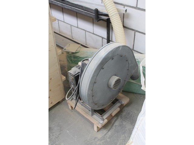 Zelfbouwzeef met afmeting 180 x 71 x 125 cm met afzuigmotor. maasgrootte ca. 2x2 mm. - afbeelding 2 van  4