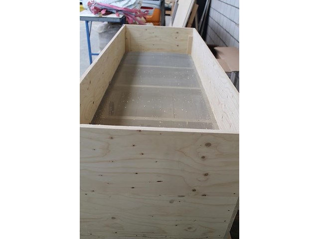 Zelfbouwzeef met afmeting 180 x 71 x 125 cm met afzuigmotor. maasgrootte ca. 2x2 mm. - afbeelding 3 van  4