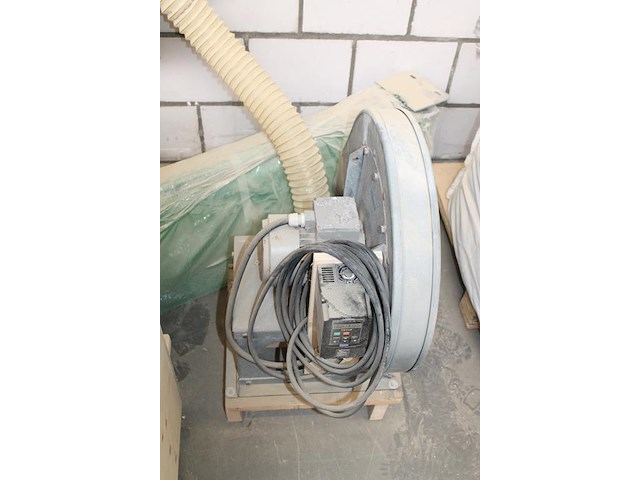 Zelfbouwzeef met afmeting 180 x 71 x 125 cm met afzuigmotor. maasgrootte ca. 2x2 mm. - afbeelding 4 van  4