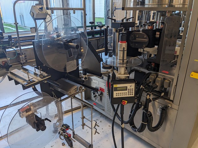 Zelfklevende etiketeer machine, krones, autocol 747-648, 2002 - afbeelding 10 van  39