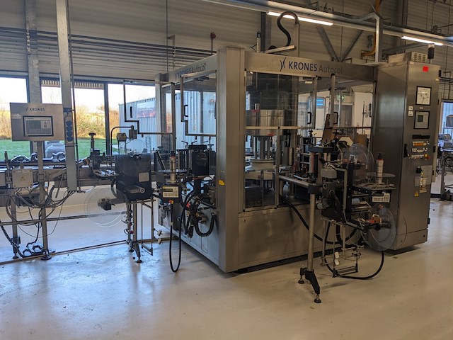 Zelfklevende etiketeer machine, krones, autocol 747-648, 2002 - afbeelding 1 van  39