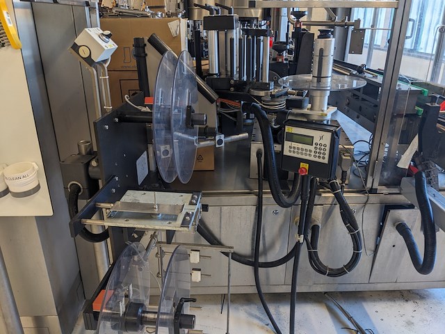 Zelfklevende etiketeer machine, krones, autocol 747-648, 2002 - afbeelding 39 van  39