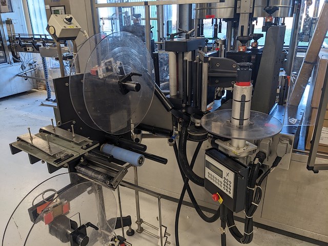 Zelfklevende etiketeer machine, krones, autocol 747-648, 2002 - afbeelding 9 van  39