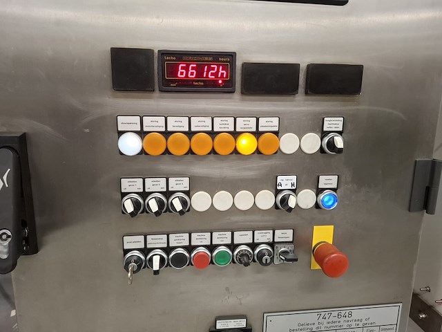 Zelfklevende etiketeer machine, krones, autocol 747-648, 2002 - afbeelding 28 van  39