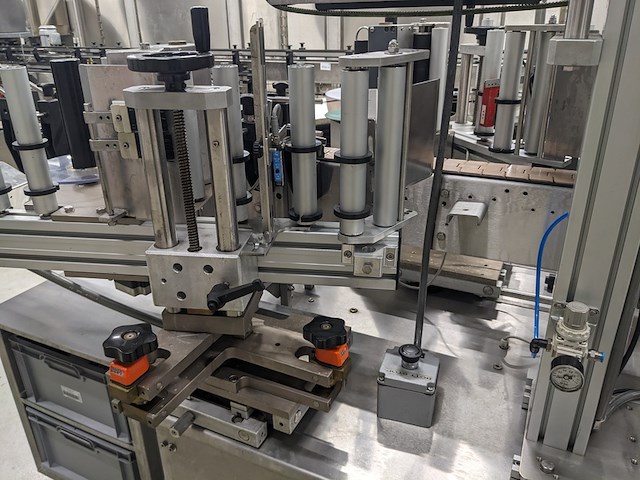 Zelfklevende etiketeer machine, simac, kelly - afbeelding 14 van  14