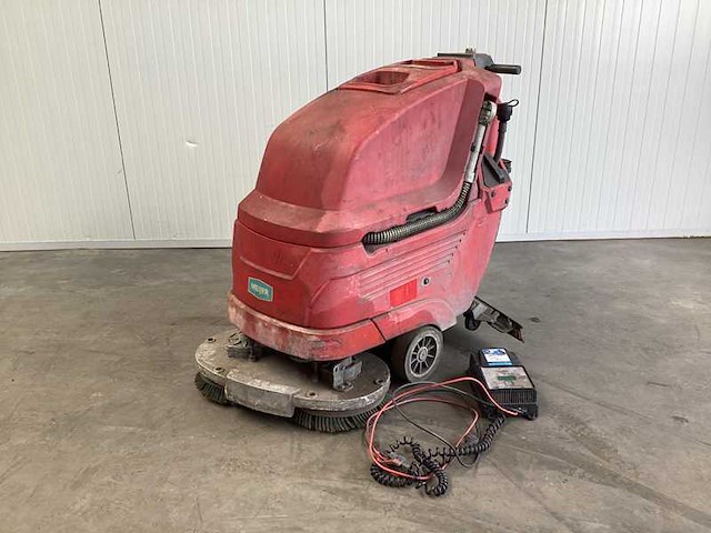 Zelfrijdende schrobmachine - afbeelding 1 van  5