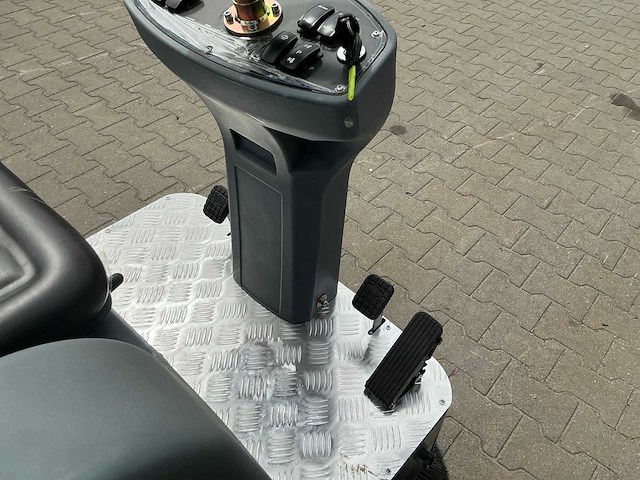 Zelfrijdende veegmachine - afbeelding 3 van  18
