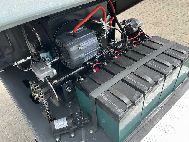Zelfrijdende veegmachine - afbeelding 10 van  18
