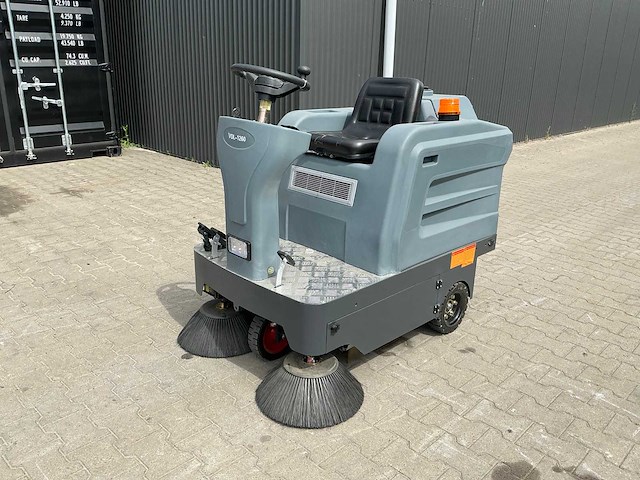 Zelfrijdende veegmachine - afbeelding 1 van  18