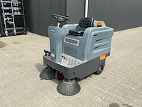 Zelfrijdende veegmachine