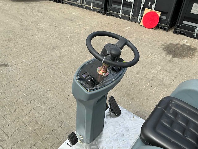 Zelfrijdende veegmachine - afbeelding 18 van  18