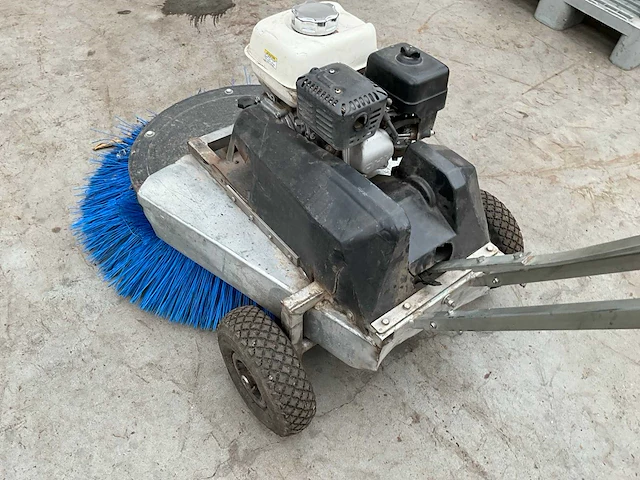 Zelfrijdende veegmachine - afbeelding 6 van  7