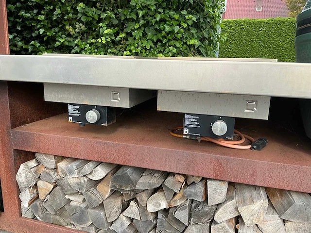 Zeno cortenstalen buitenkeuken en houtopslag - afbeelding 2 van  12