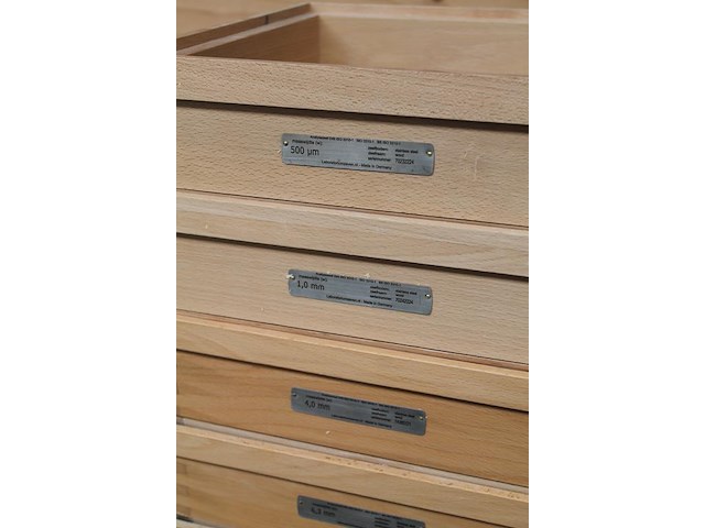 Zes controle-zeven met diverse maaswijdtes w.o. 500 um. - afbeelding 3 van  5