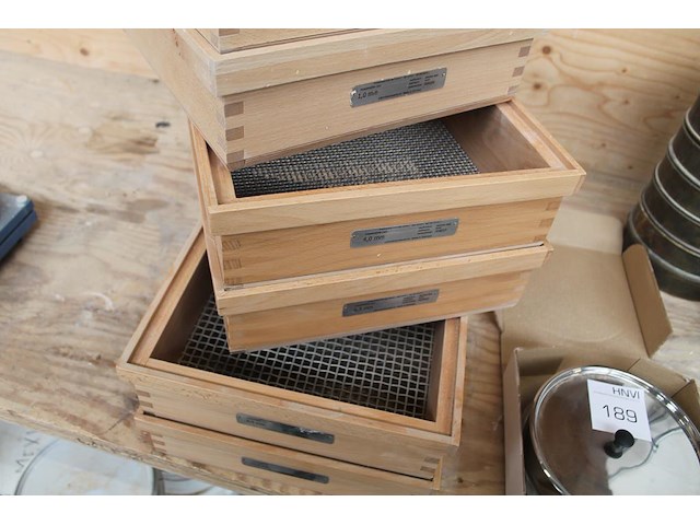 Zes controle-zeven met diverse maaswijdtes w.o. 500 um. - afbeelding 5 van  5