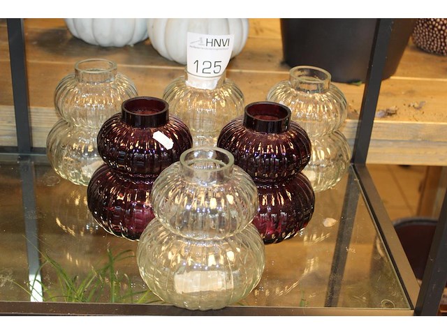 Zes decoratieve vazen hoogte 15 cm. - afbeelding 1 van  2