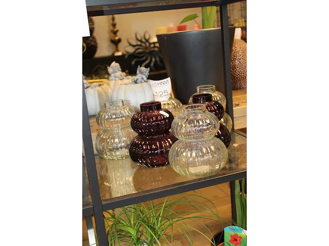 Zes decoratieve vazen hoogte 15 cm. - afbeelding 2 van  2