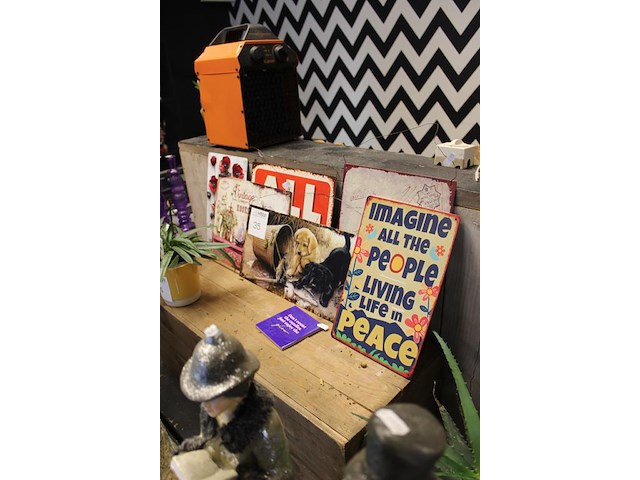 Zes decoratieve wandbordjes in diverse maten. - afbeelding 2 van  2