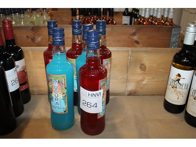 Zes diverse flessen mucura. - afbeelding 1 van  2