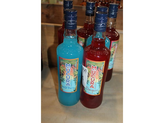 Zes diverse flessen mucura. - afbeelding 2 van  2