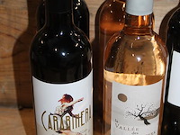 Zes diverse flessen wijn. - afbeelding 2 van  3