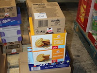 Zes dozen met koeken w.o. stroopwafels, roze cake, chocoprins, gevulde koeken, torondo's en nutella biscuit... - afbeelding 2 van  2