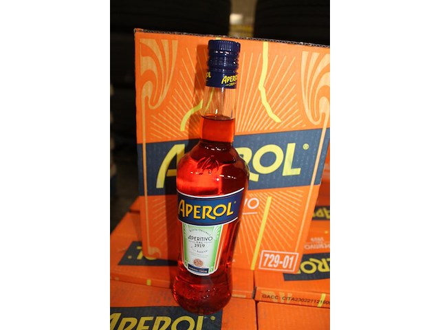 Zes flessen aperol. - afbeelding 2 van  2