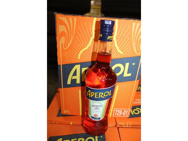 Zes flessen aperol. - afbeelding 3 van  3