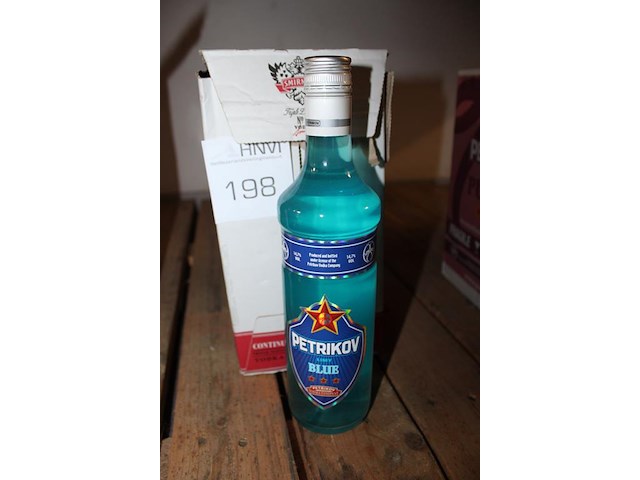 Zes flessen blue wodka petrikov. - afbeelding 2 van  2