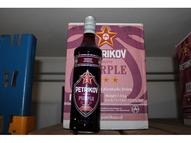 Zes flessen petrikov purple. - afbeelding 1 van  2