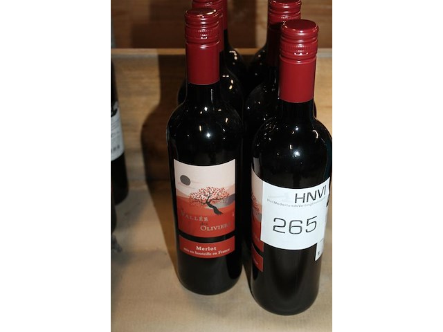 Zes flessen rode wijn merlot la vallee des oliviers. - afbeelding 2 van  2