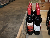 Zes flessen rode wijn merlot la vallee des oliviers. - afbeelding 1 van  2