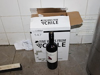 Zes flessen rode wijn. - afbeelding 1 van  2