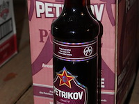 Zes flessen rode wodka petrikov. - afbeelding 2 van  2