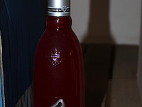 Zes flessen rode wodka royalty. - afbeelding 2 van  2