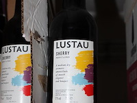 Zes flessen sherry medium dry lustau. - afbeelding 2 van  2