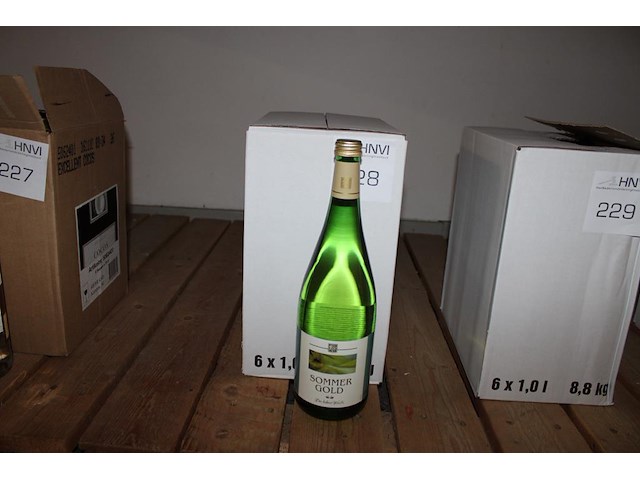 Zes flessen witte wijn sommergold. - afbeelding 1 van  2