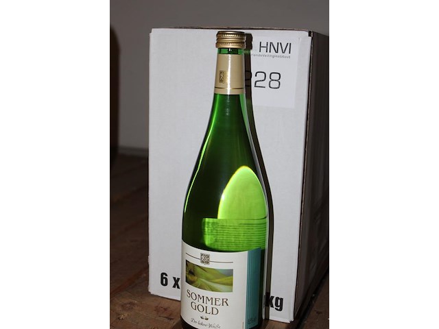 Zes flessen witte wijn sommergold. - afbeelding 2 van  2