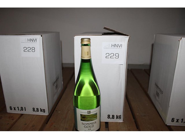 Zes flessen witte wijn sommergold. - afbeelding 1 van  2