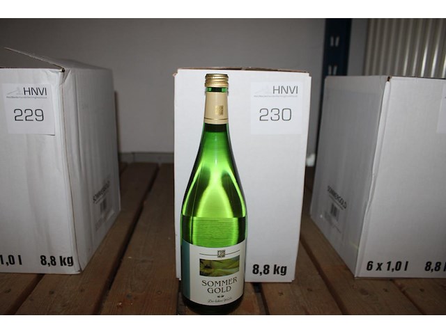 Zes flessen witte wijn sommergold. - afbeelding 1 van  2
