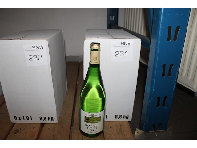 Zes flessen witte wijn sommergold. - afbeelding 1 van  2