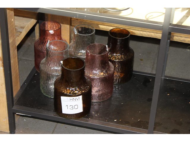 Zes glazen vazen in diverse kleuren hoogte 20 cm. - afbeelding 1 van  2