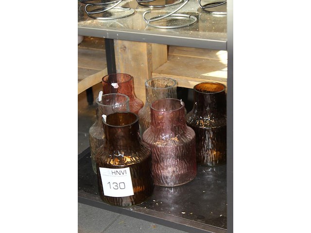 Zes glazen vazen in diverse kleuren hoogte 20 cm. - afbeelding 2 van  2